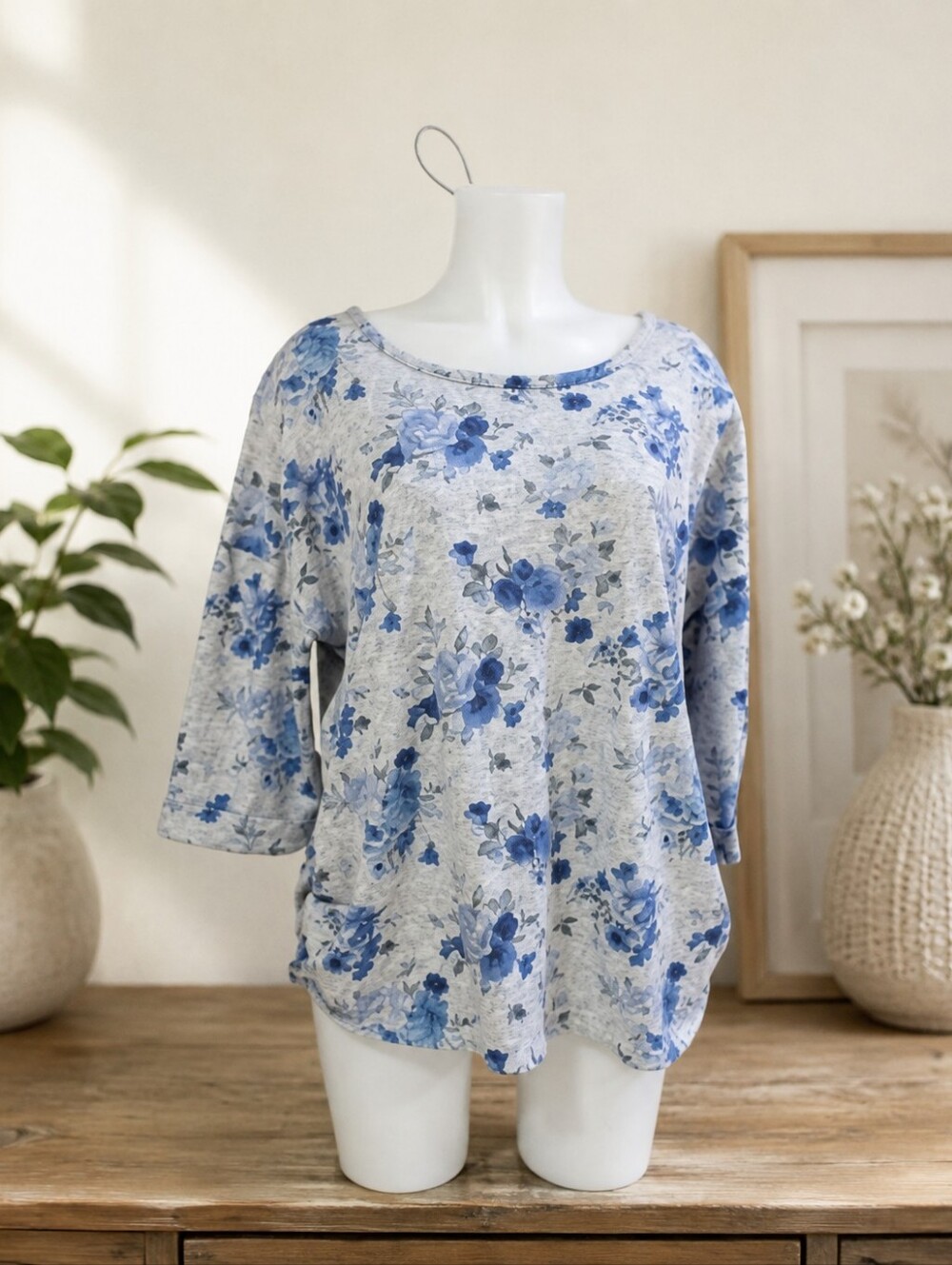 Size 1X plus floral scrunch side short sleeve top